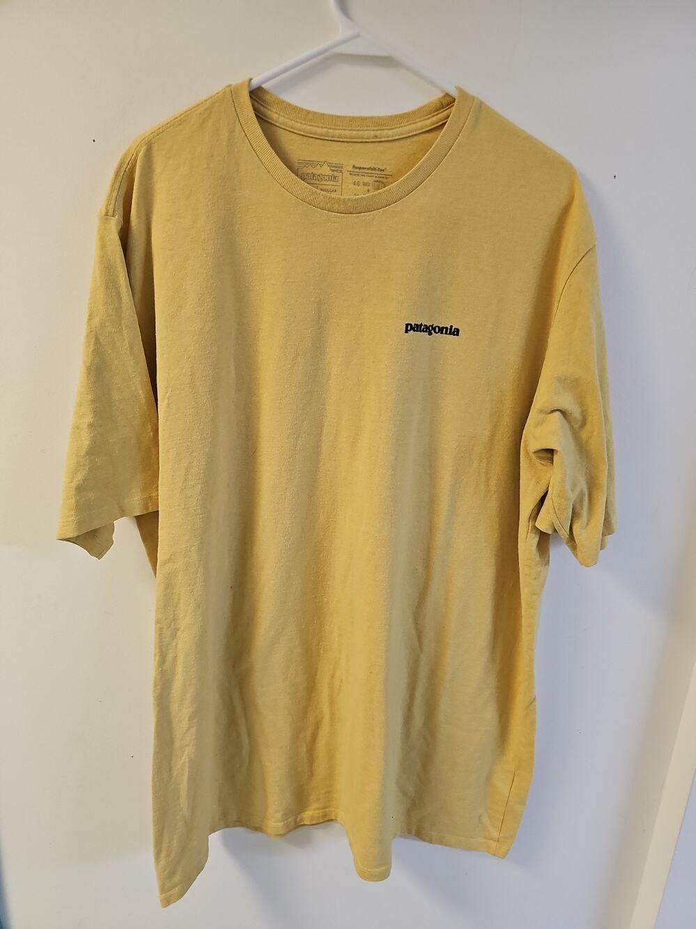 Patagonia Responsibili T-Shirt Men's XXL Mountain Graphic Logo Yellow